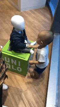 |搞笑GIF:女朋友总是这样出现 我的小心脏都快受不了了