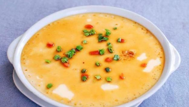 蒸鸡蛋羹，加水直接蒸就错了！牢记4要点，光滑如镜，鲜嫩无蜂窝