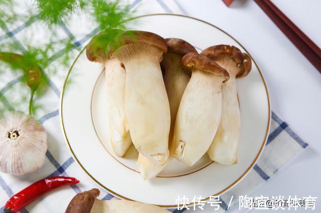 菌蕾|买杏鲍菇时，选大的好还是小的好？菜农：记住这5点，准没错