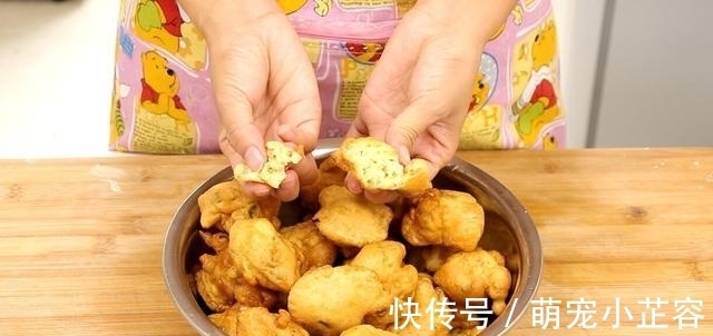 小董|面粉别只炸油条了，教你懒人做法，比油条简单，出锅连吃10个