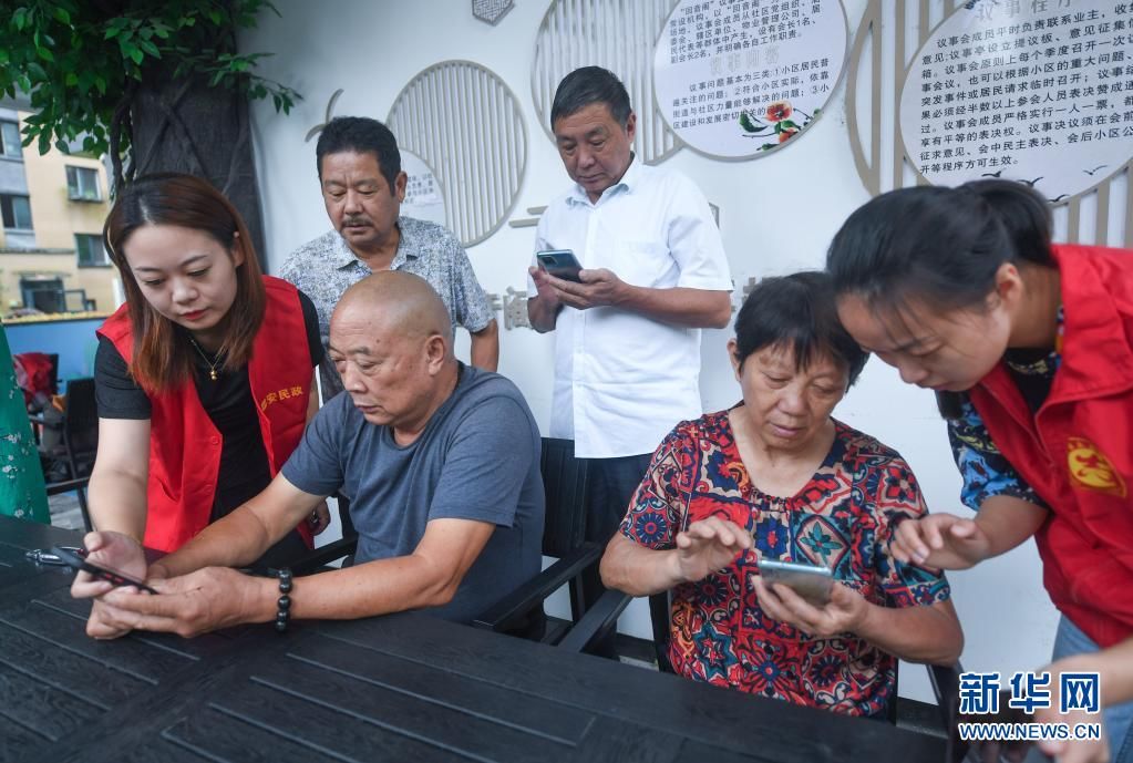 临安区|志愿者助老学习互联网技能