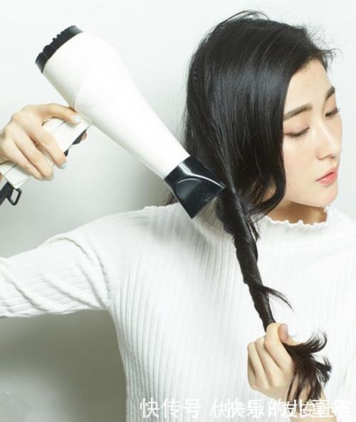 干发|烫头发每天早上怎么打理？学会湿发、干发和半干造型，简单又实用
