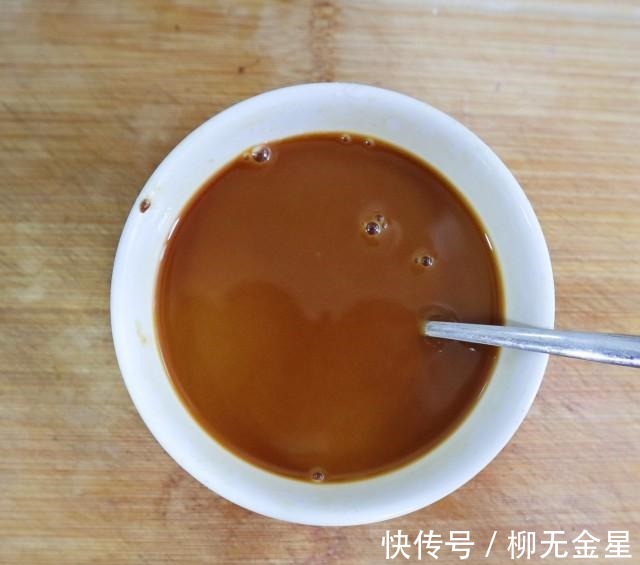 准备料汁|蚝油香菇青菜，鲜香味美，经典家常宴客菜！