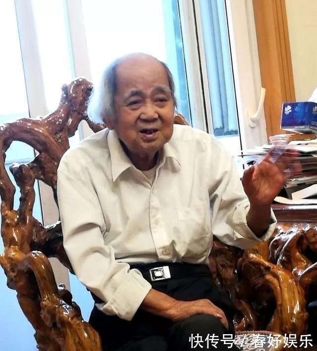 书法家$90岁书法家“画字”很过瘾,颠覆审美,网友:奇丑无比不敢直视