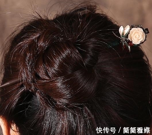 人人|女人再漂亮,也别披散头发!大年初一绑“低马尾,美得人人羡慕