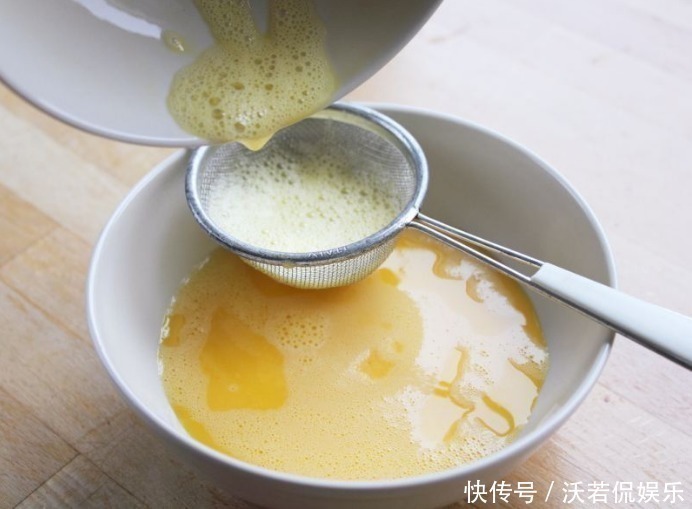 蒸鸡蛋羹,用冷水和热水都错了,这才是正确做法,鸡蛋滑嫩似果冻