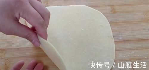 核桃酥这样做太好吃了,外面酥脆直掉渣,内里绵软又香甜,真过瘾