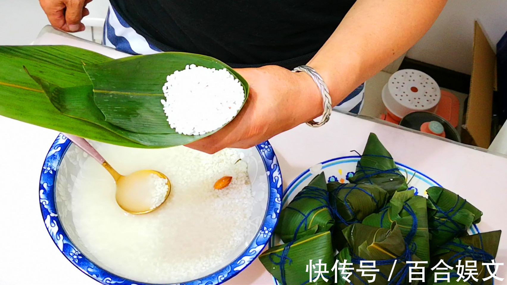 包粽子时,糯米到底要泡多久很多人做错,难怪粽子夹生还漏米