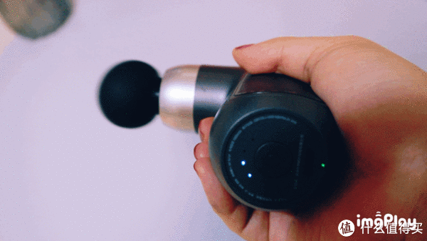 筋膜枪|Q妈爱种草 篇二十四：百元价位的筋膜枪能用吗~健身小白的筋膜枪初体验