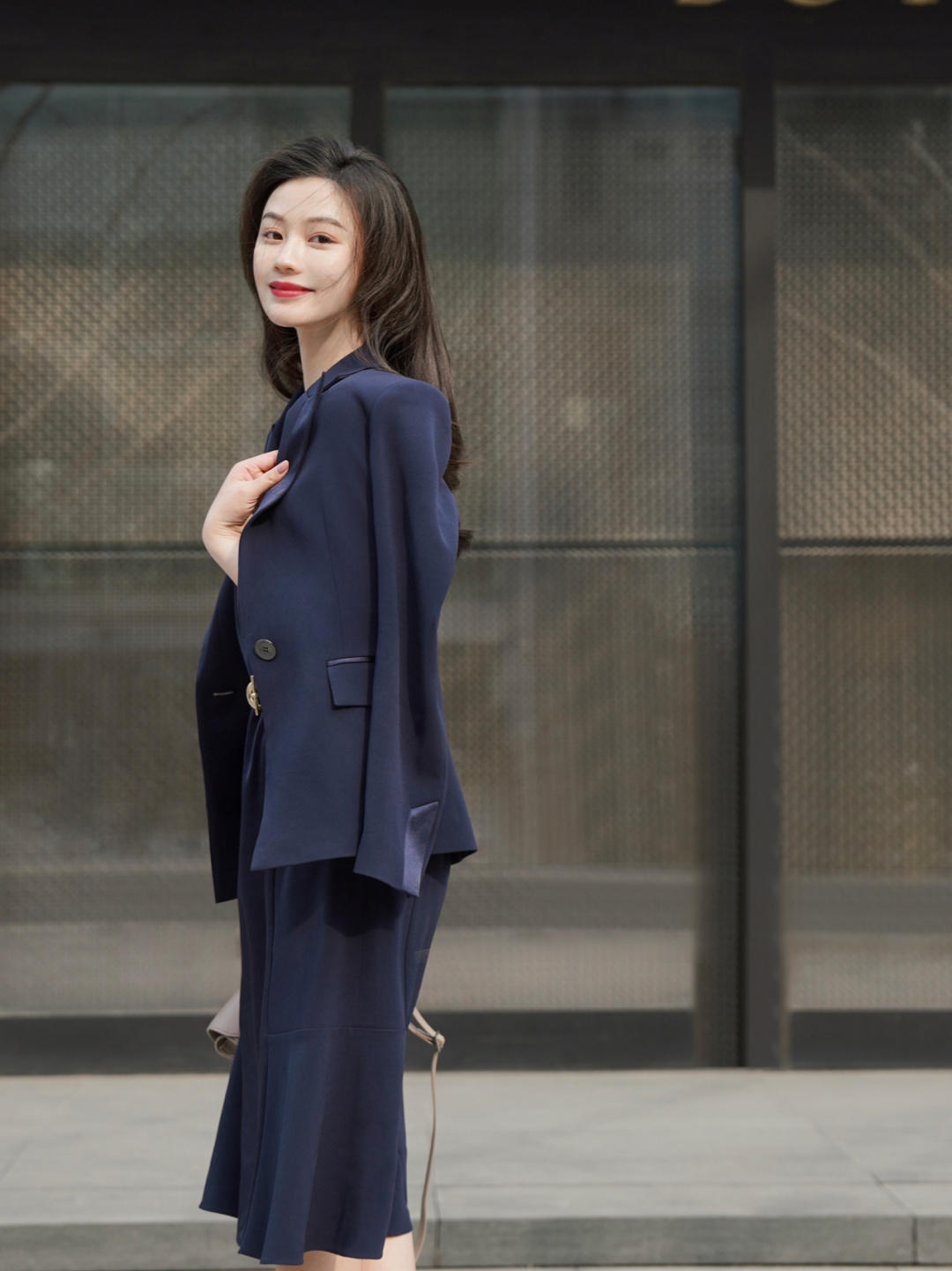 技巧|40+女人不要再穿“基础款西装”了,建议记住这几个技巧,超洋气