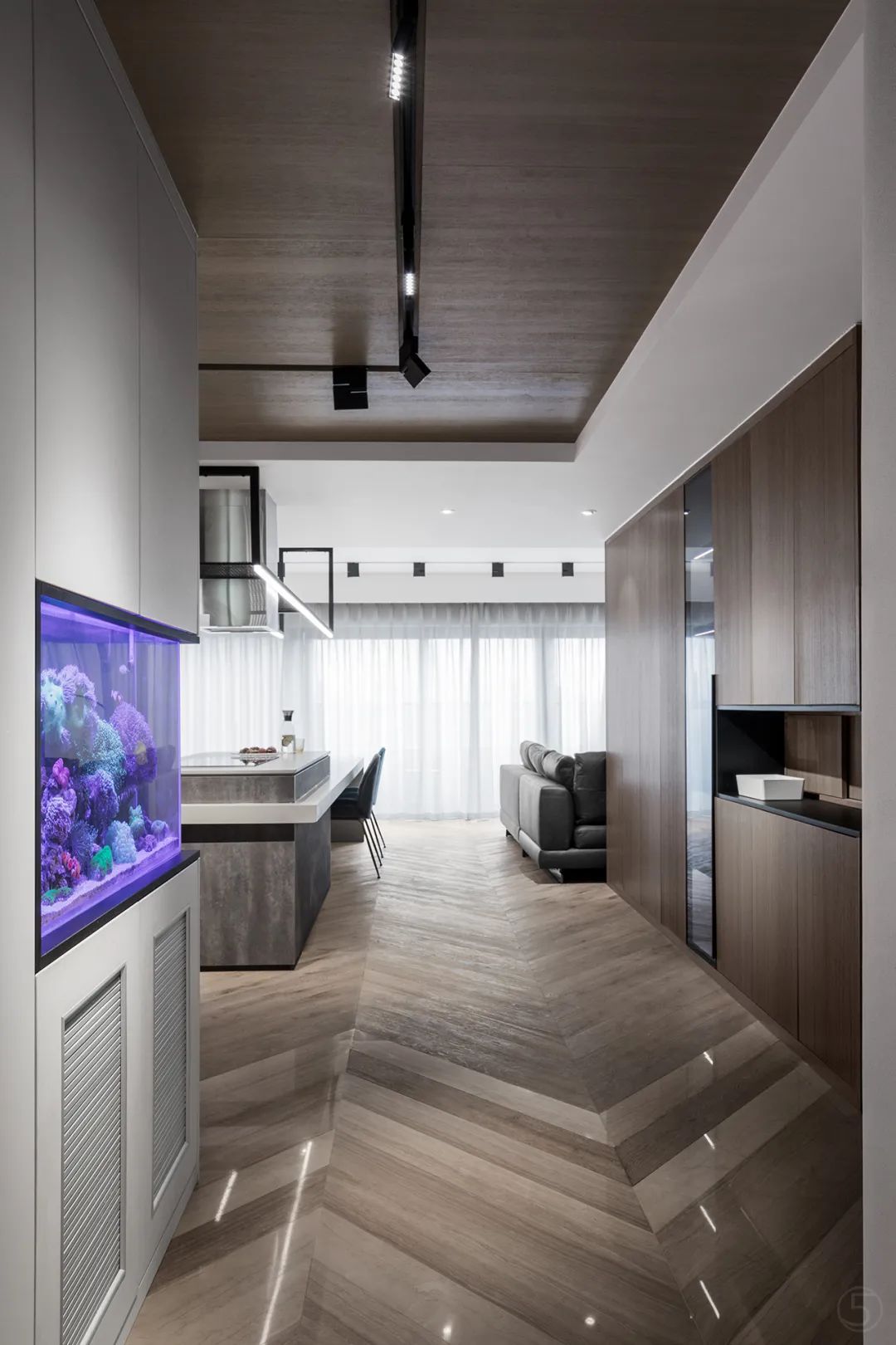 无主灯|180㎡现代极简，无主灯设计果然不凡，朴素的空间也有档次感