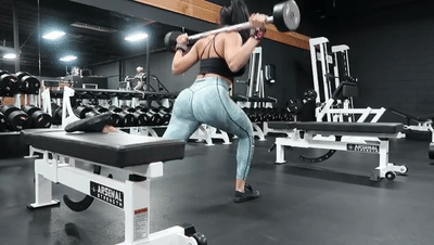 模特|英国著名模特，绝美蜜桃臀曲线，羡慕极了，get她的同款练臀动作