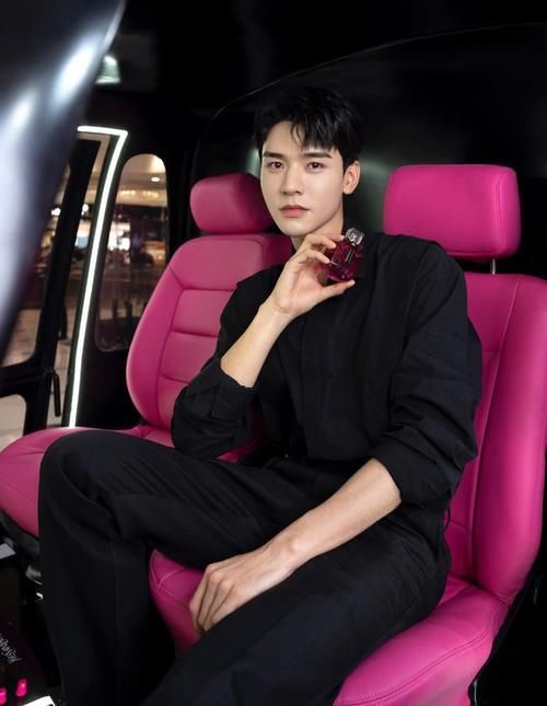 龚俊|《中餐厅》更新,龚俊身穿花蝴蝶衬衫太养眼,妥妥的“大学生”