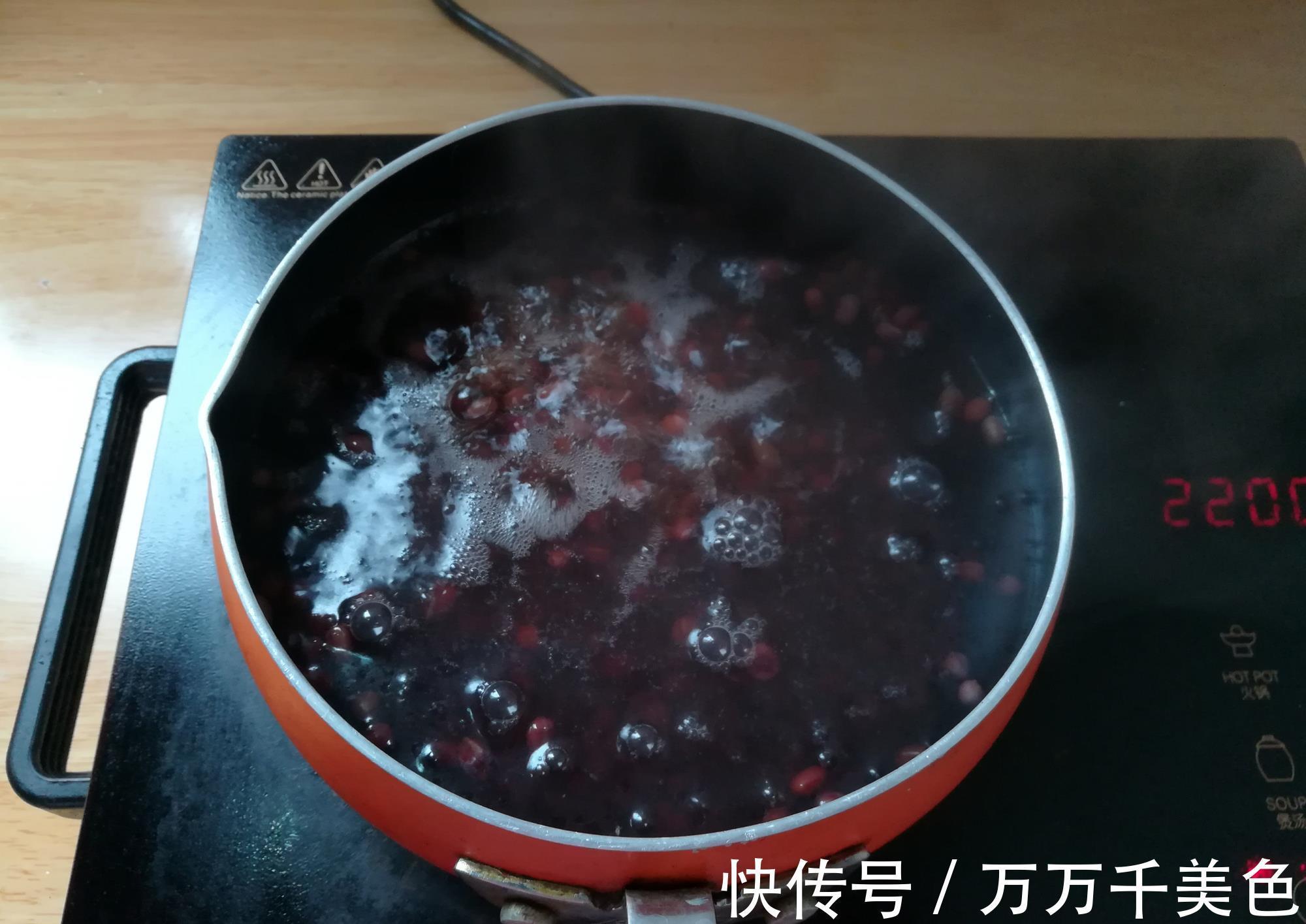 红豆|女人再忙也要爱自己，这汤隔天喝一次，排毒养颜，体质变好气色佳