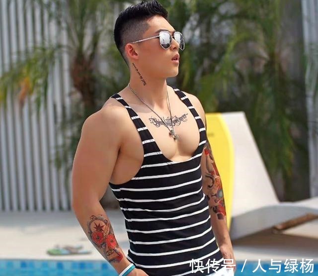 修身|你知道有肌肉的男生穿上修身的背心是什么效果吗今天就带你了解！