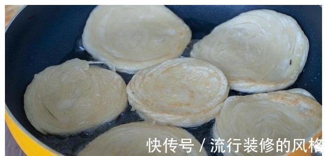 小面|在家做盘丝饼原来这么简单，一卷一叠就搞定，有技巧无难度，真香