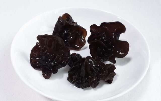热水|泡发木耳时,用冷水还是热水?都不对,加上这两样,木耳好吃营养