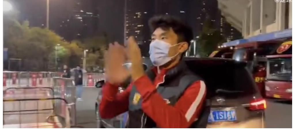 球队|感动！郑智无愧是广州恒大的支柱，赛后一举动感动球迷！