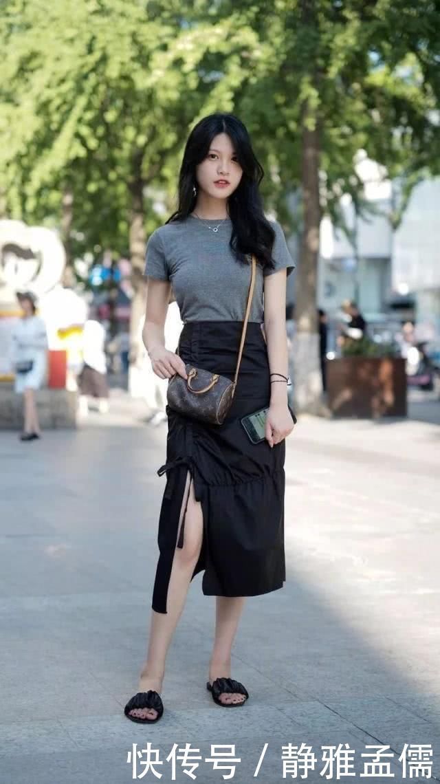 靓丽多姿的裙子搭配气质减龄,很好的展现女子婀娜的身形