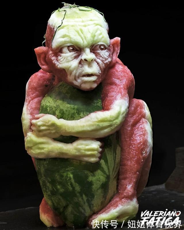 权力的游戏|他把西瓜雕刻成各种形象,画面让人毛骨悚然