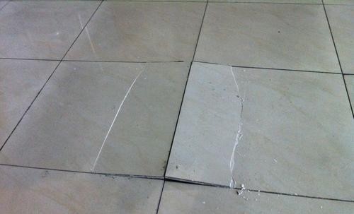 装修|家里装修万万不要贴这种瓷砖,入住就知多不中用,后悔我家才发现