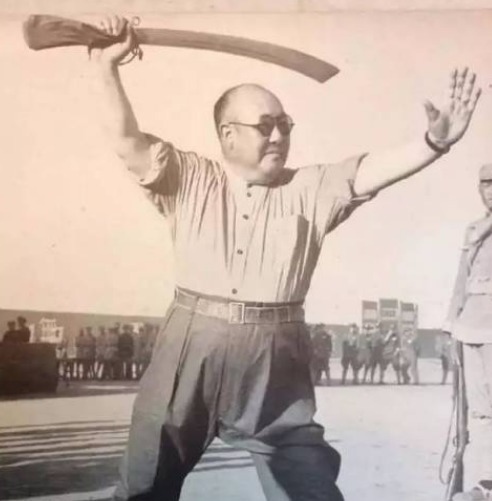 大陆|他带7.5吨黄金离开大陆,却无法安度晚年,最大心愿:想要回家去