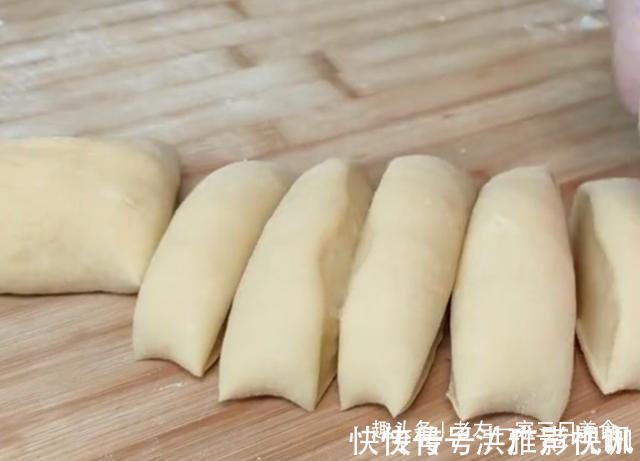 面粉别蒸馒头了，教你面包最好吃做法，松软拉丝，出锅瞬间被抢光
