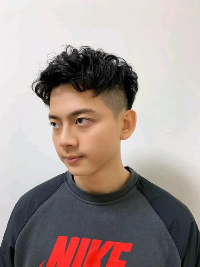 男发无论怎么剪，还是两侧推短受欢迎，越来越多男士这样剪