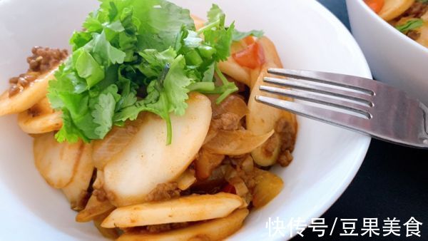 家常炒年糕你这么做，好吃到停不下来