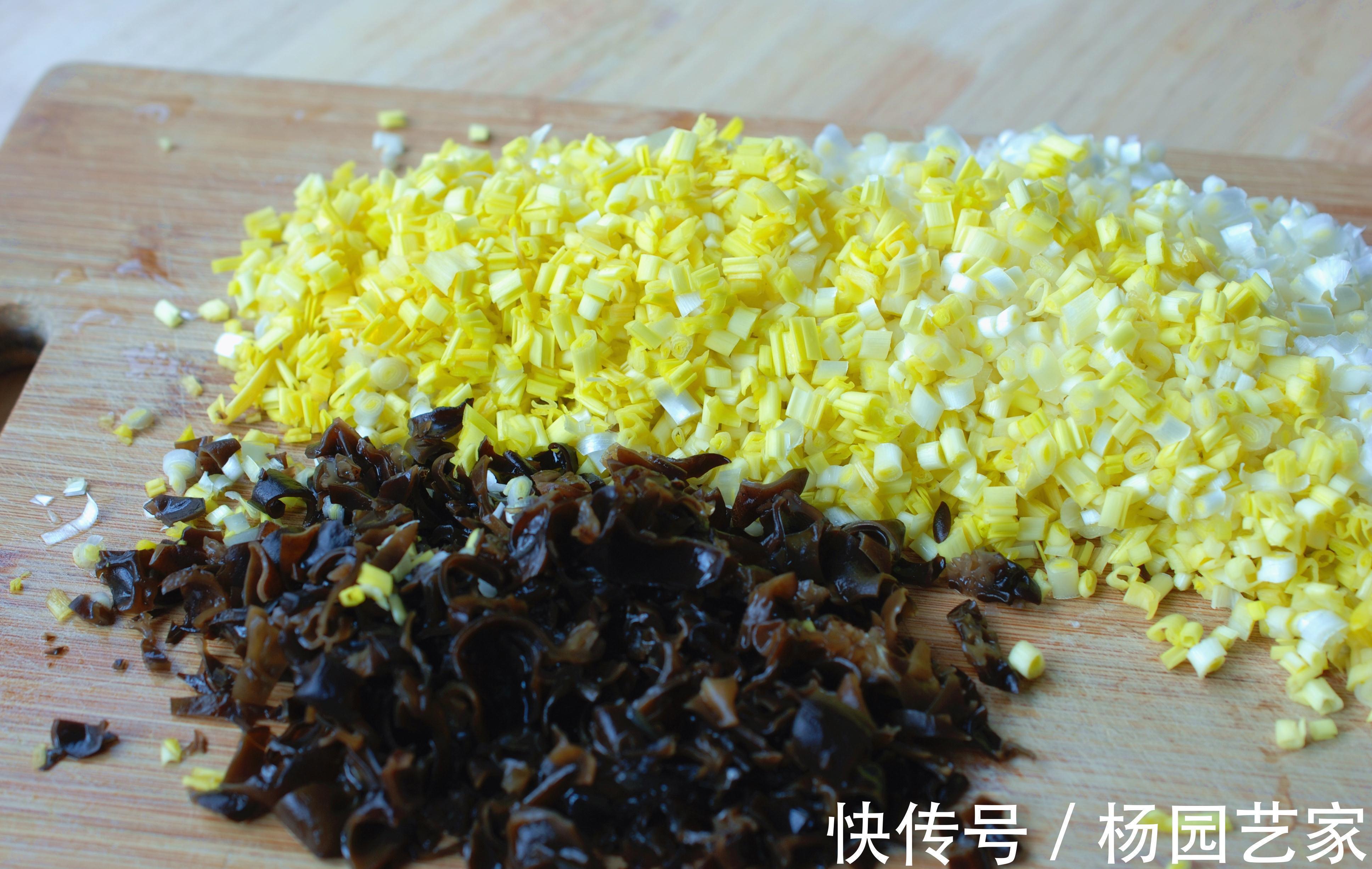 6块钱买了一大把,加4个鸡蛋蒸了2锅大包子,又鲜又嫩真香啊!