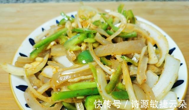 看似简单的煮猪皮，原来技巧在这里，猪皮不腥，软烂入味！