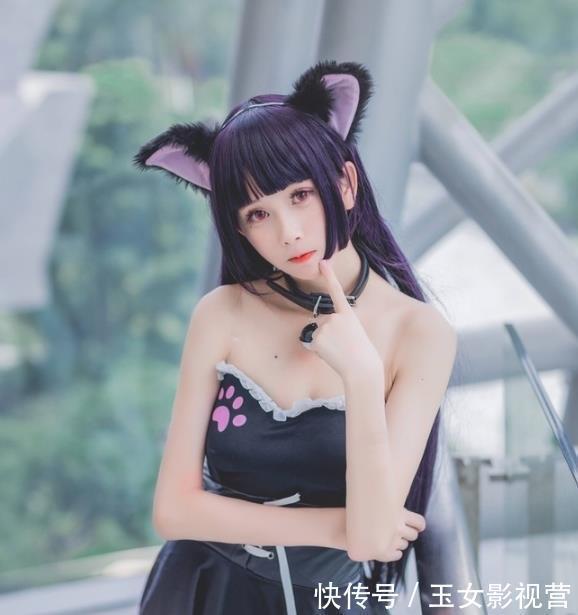 cos|00后COS五更琉璃,看到穿的“镜面鞋”,网友:小脚意外漂亮