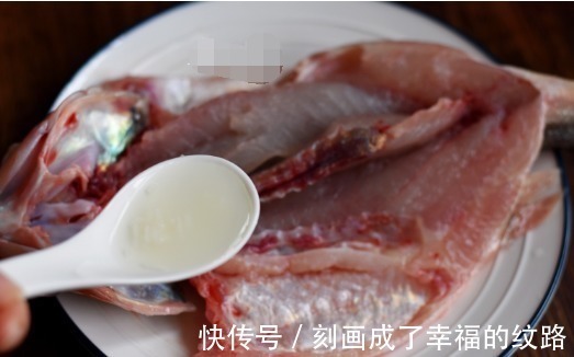 鲈鱼|这才是清蒸鲈鱼最好吃的做法,记住这3步,蒸出来又鲜又嫩滑