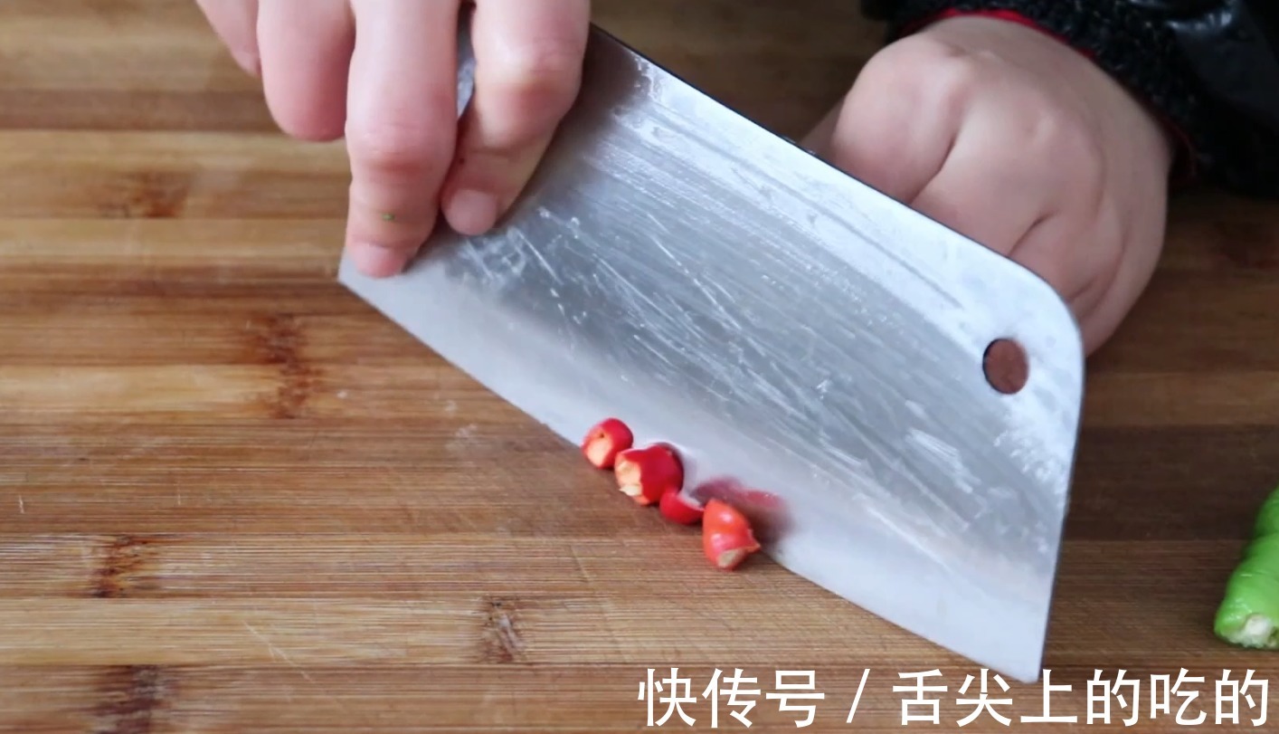 青线椒|土豆别再做老一套了,这做法真是第一次见,超级下饭,全家爱吃