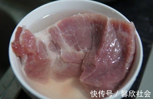 猪肉|猪肉别直接用水洗，很难洗干净，教你这一招，脏东西自己跑出来！