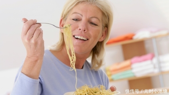 血糖高的人,除了甜食,还有3类食物要少吃,别任性