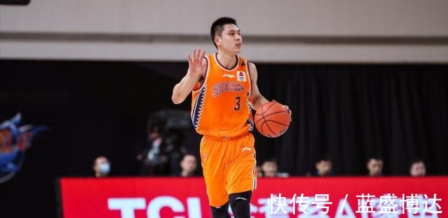 三分球|2战出场5.7分钟!袁堂文近乎被弃用!当初租借他的意义何在!