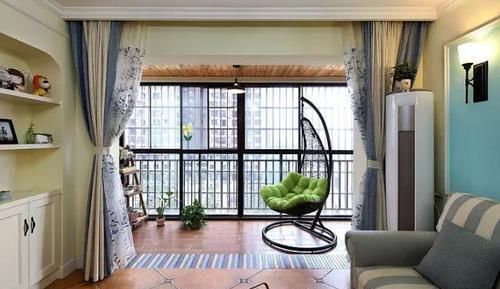 客厅|客厅和阳台打通后，窗帘这样挂才更美观又实用！你家挂对了吗？