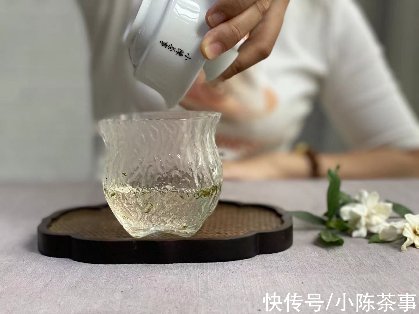 茶汤@对比了盖碗和紫砂壶后,很多人感叹,这么多年茶都白喝了