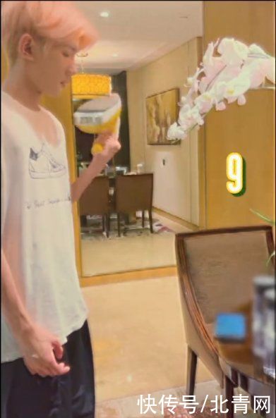 王源|王源晒视频拿熨斗当哑铃 搞笑称:闲来无事举九举