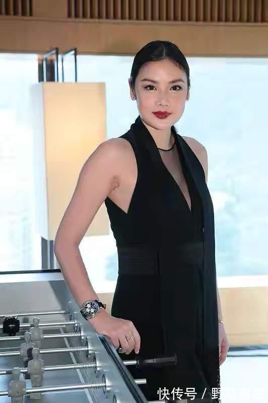 乐基儿|乐基儿身材好健美,大宽肩膀还穿挂脖连体裤,倒三角曲线真惹眼