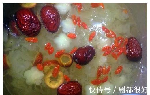 银耳|秋天肝火旺，常吃它，皮肤白皙透亮，痘痘没了，一觉睡到天亮！