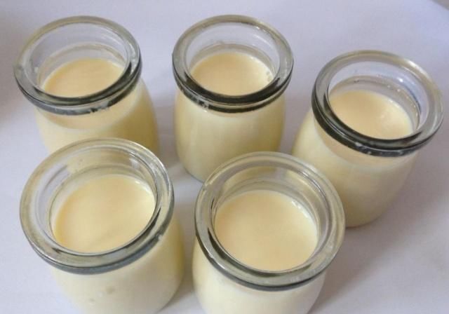 1盒牛奶，3个蛋黄，做成孩子最爱吃的甜品，香甜嫩滑，营养丰富