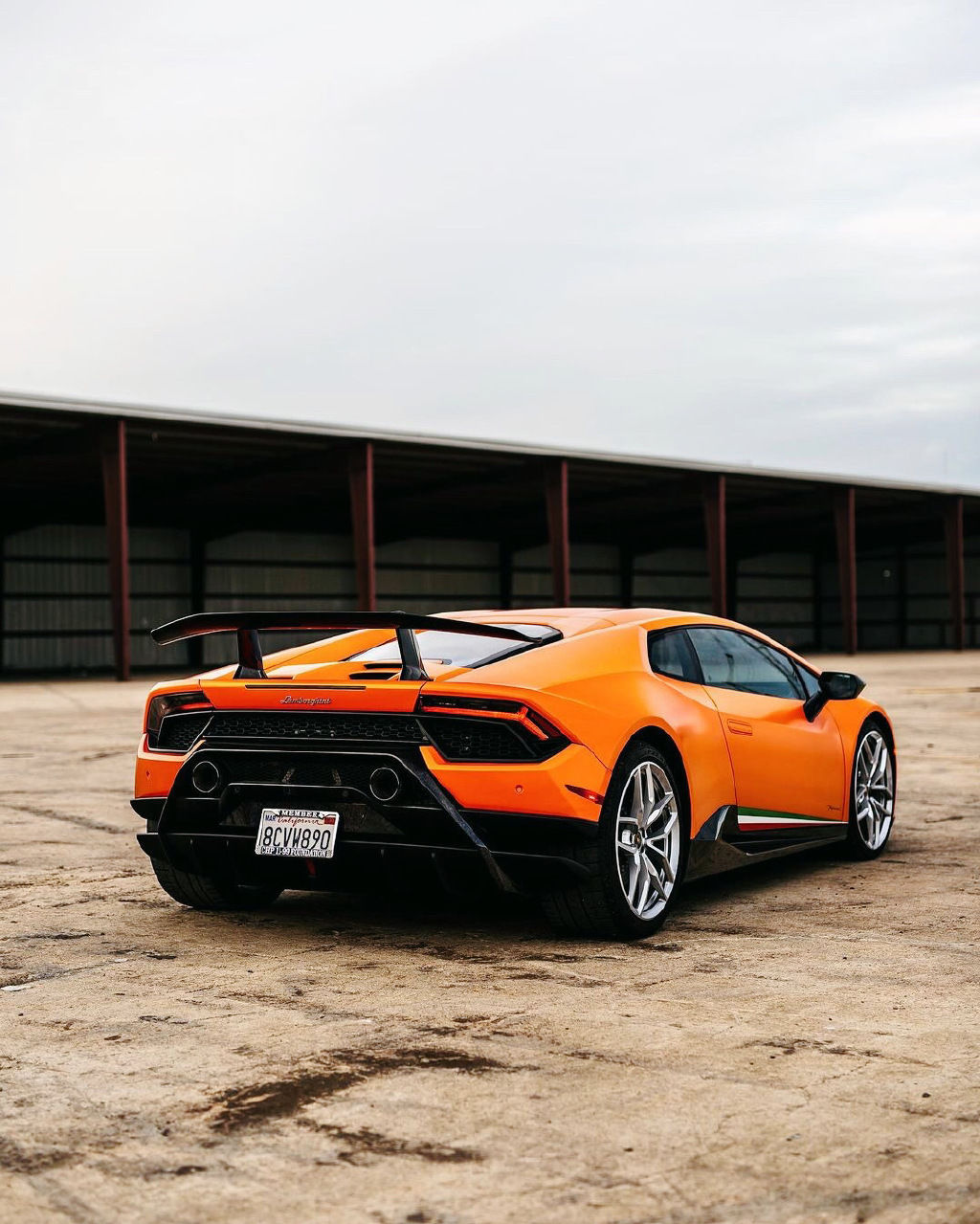  科幻的设计风格 兰博基尼 Huracan Performante 开着很有排面