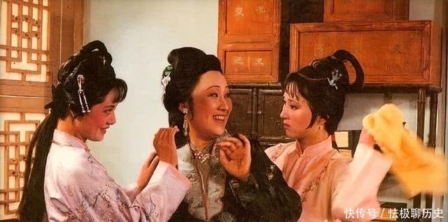 凤姐与黛玉乃是闺蜜,为何在宝钗生日宴上,凤姐却嘲笑黛玉像戏子