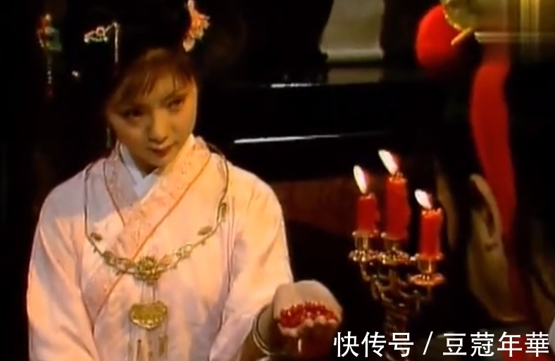 含丹$同样是“宝玉看呆宝钗”,老版宝黛钗太可爱,新版像大型宫斗现场