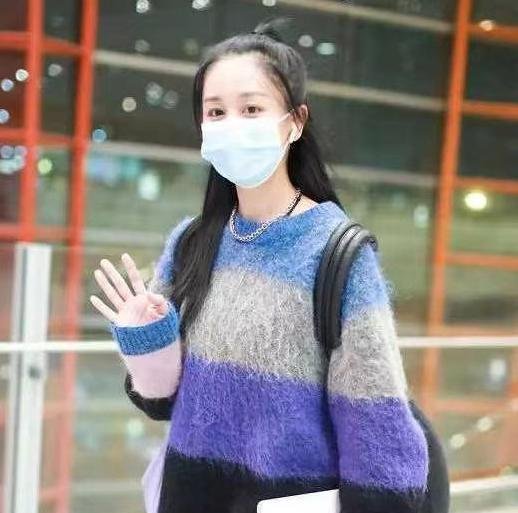 黑色阔腿裤的穿搭亮点，小姐姐这么穿，时尚又美丽