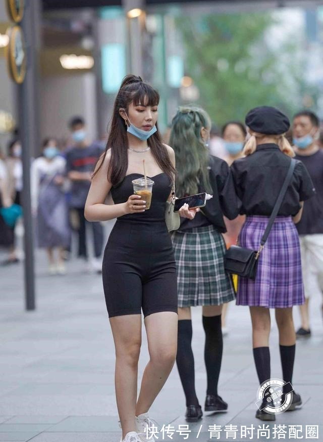 装扮 独具个性的瑜伽裤装扮平添美丽气质,透出不凡的格调,时尚精致!