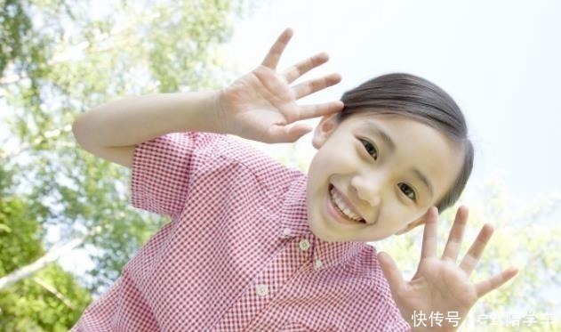 父母|女孩几岁来月经才正常过早或过晚可能都不好,家有女儿的要知道!