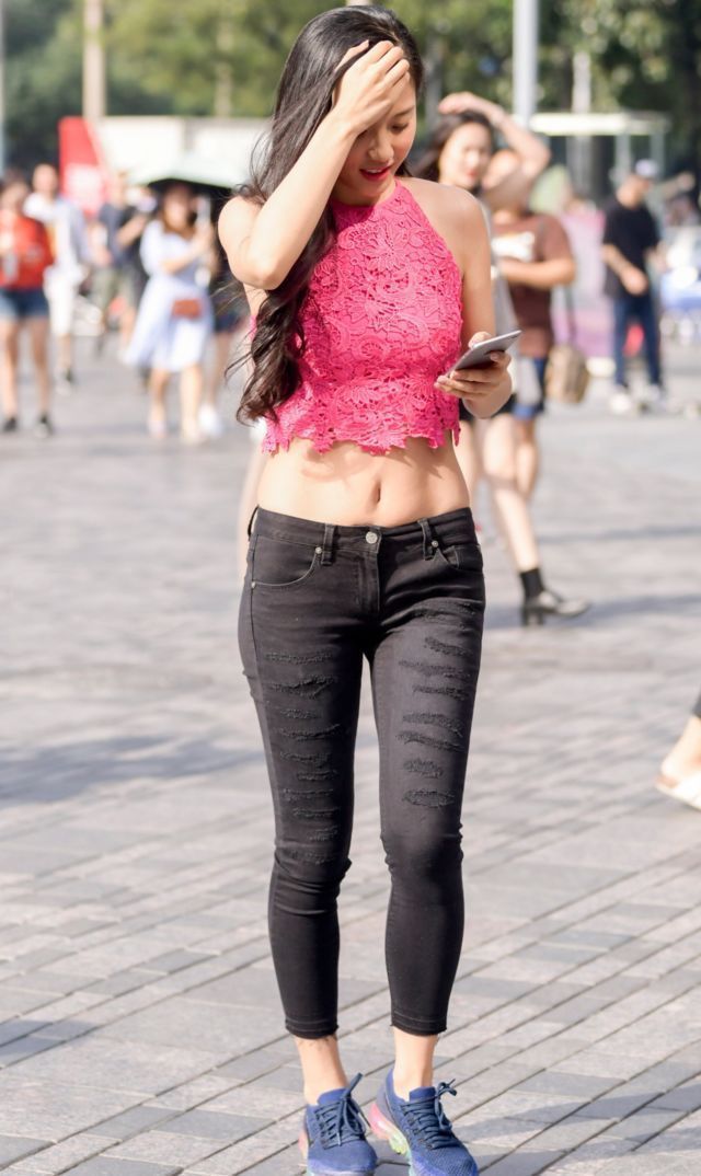 健身|街拍：健身的小姐姐身材就是好，羡煞旁人